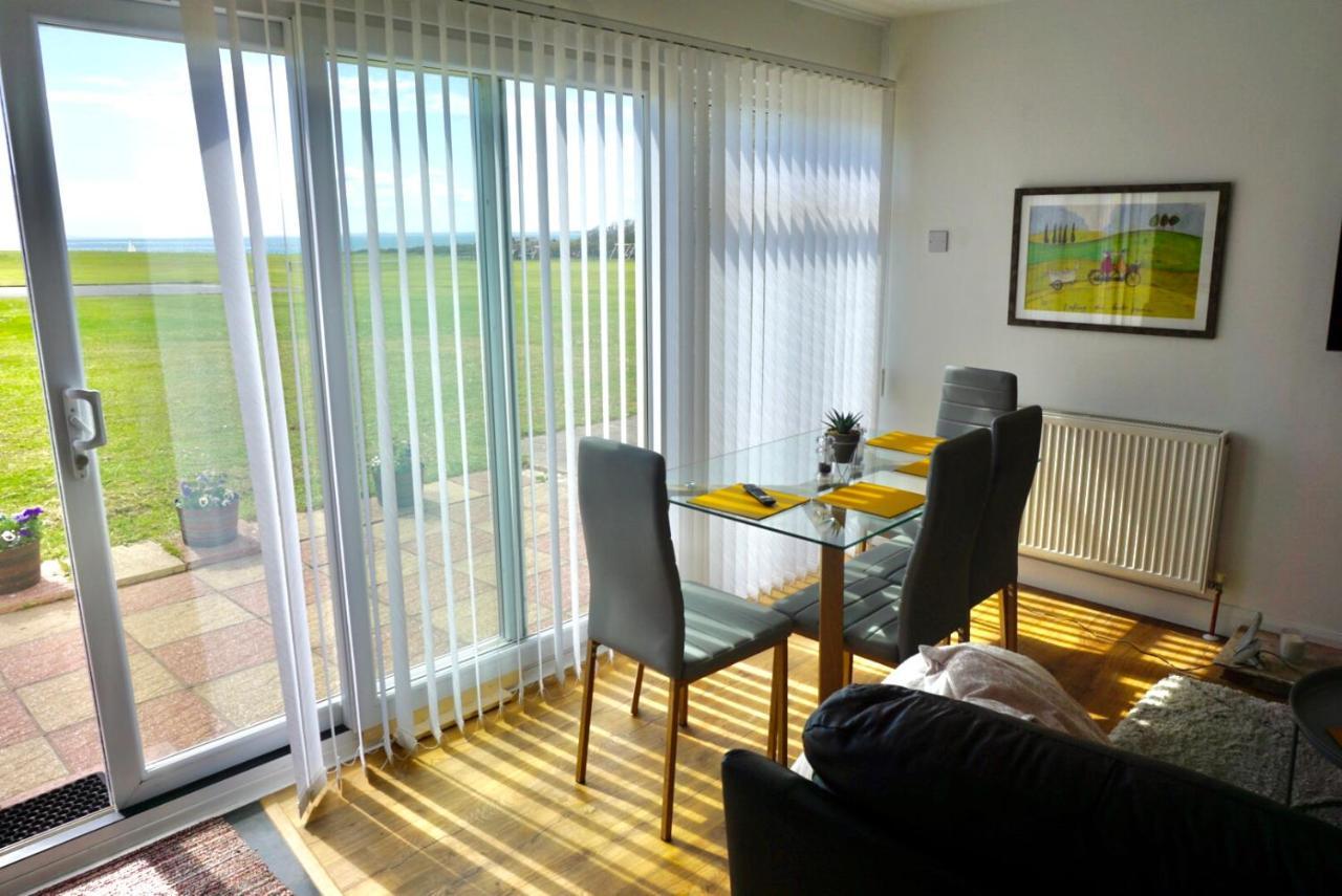 Seaview Self-Catering Coastal Bungalow In Rural West Wight Freshwater Ngoại thất bức ảnh