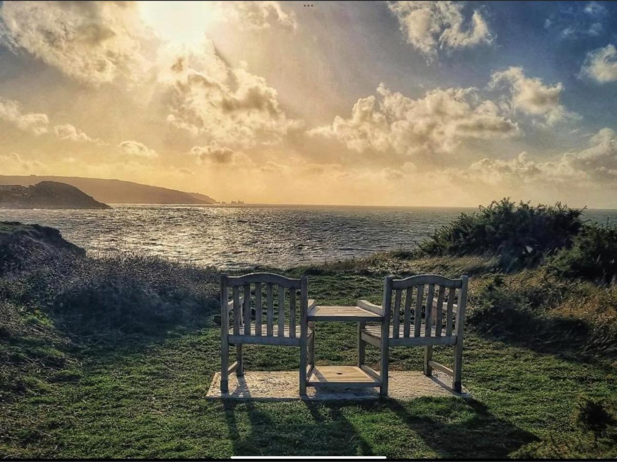 Seaview Self-Catering Coastal Bungalow In Rural West Wight Freshwater Ngoại thất bức ảnh