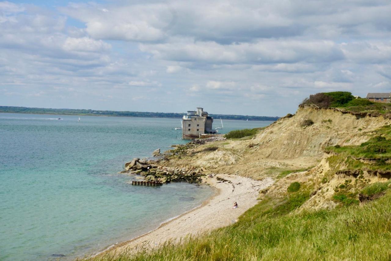 Seaview Self-Catering Coastal Bungalow In Rural West Wight Freshwater Ngoại thất bức ảnh
